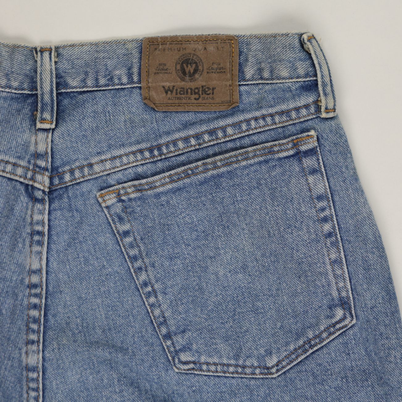 Wrangler Men's Vintage Blue Denim Shorts 33 Inch Waist 9 Inch Inseam 100 Percent Cotton