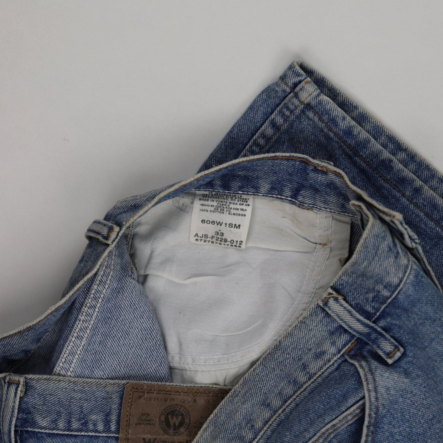 Wrangler Men's Vintage Blue Denim Shorts 33 Inch Waist 9 Inch Inseam 100 Percent Cotton