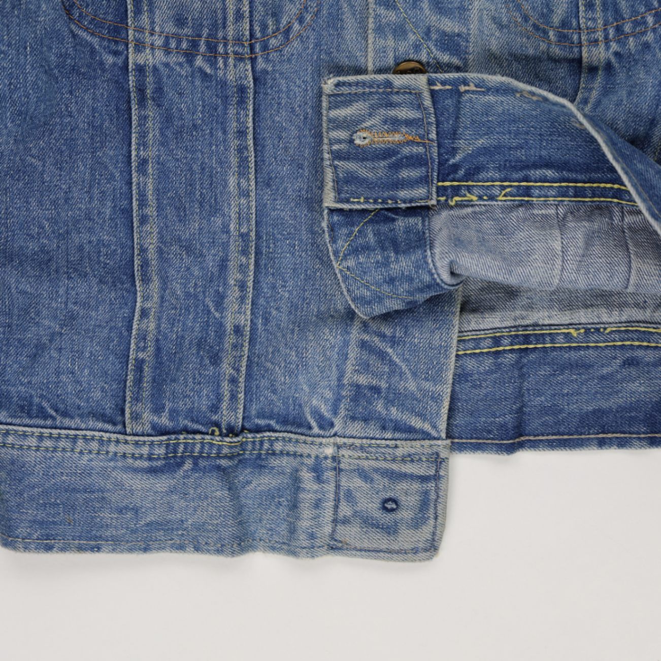 Lee Riders Vintage Blue Denim Jacket Medium 100 Percent Cotton Collared