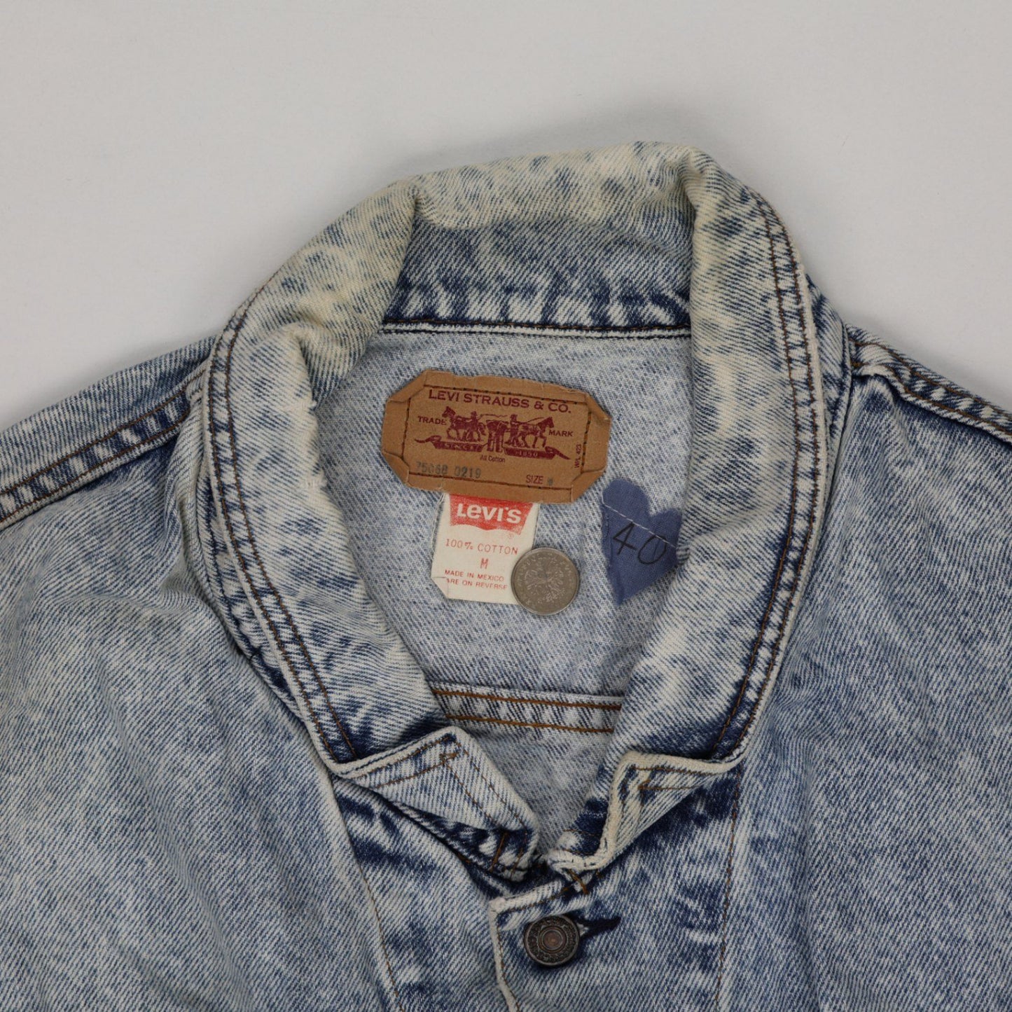 Levi's Vintage Medium Blue Denim Trucker Jacket Size Medium 100% Cotton
