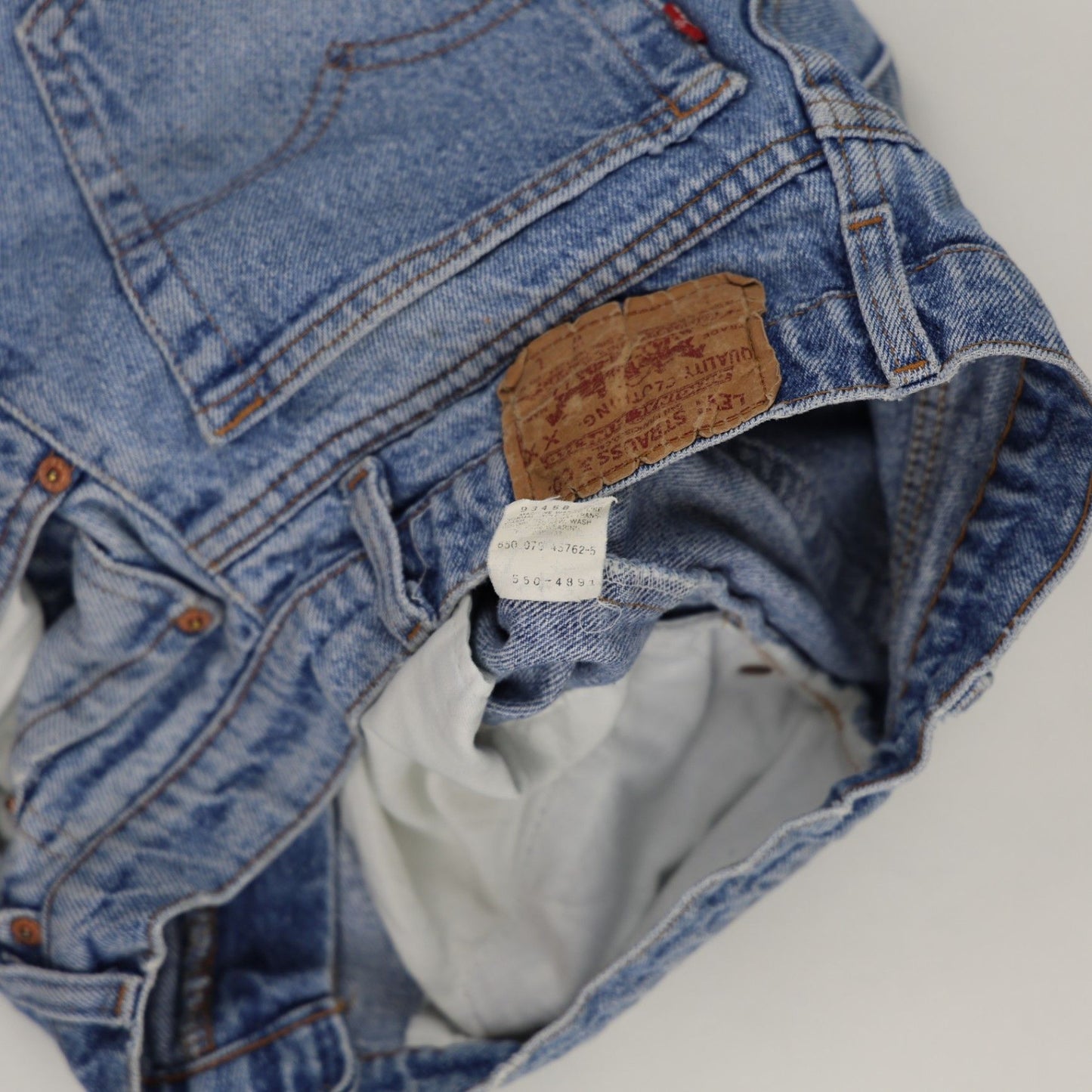 Levi's Vintage 550 Light Blue Denim Shorts 34W Casual Cotton 9 Inch Inseam
