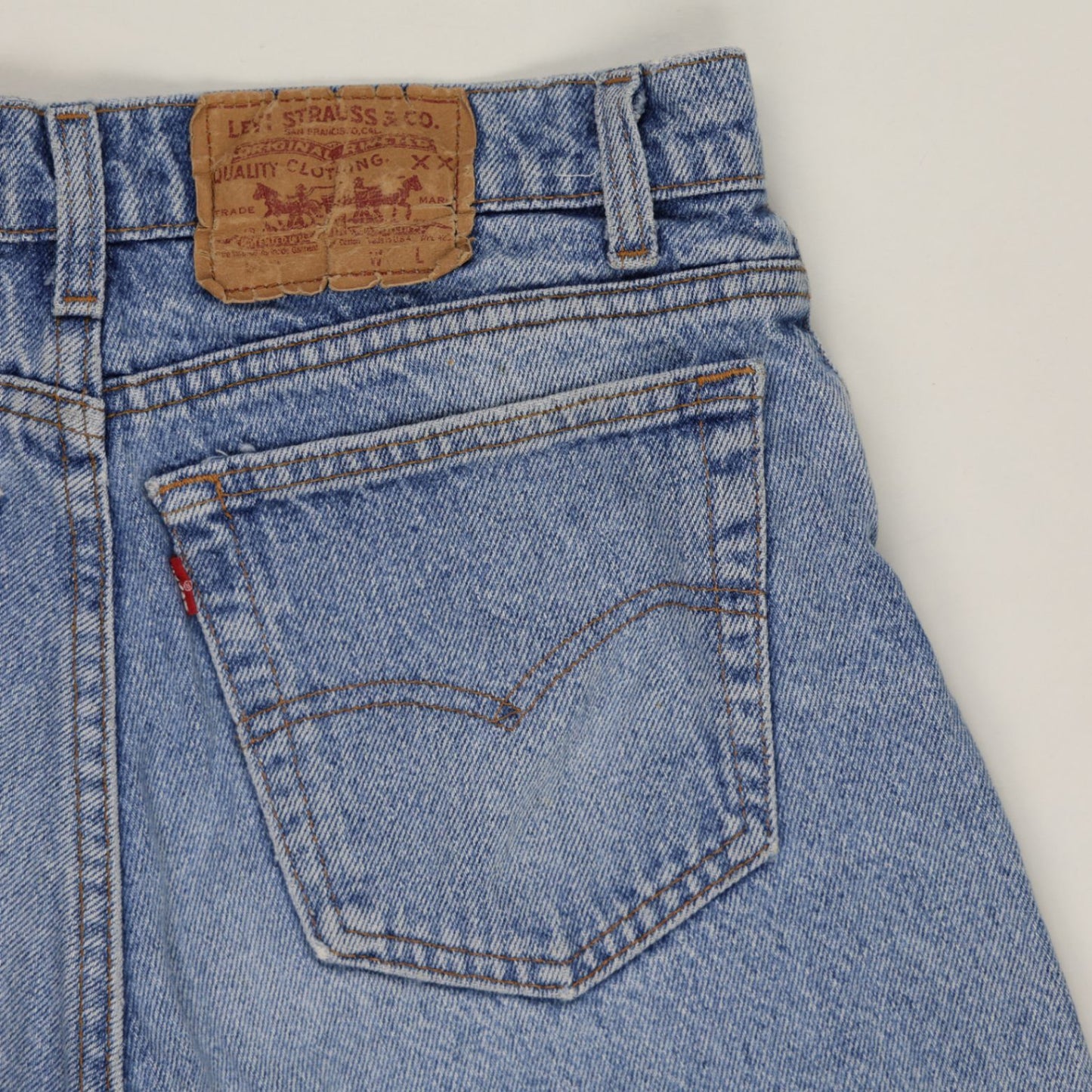 Levi's Vintage 550 Light Blue Denim Shorts 34W Casual Cotton 9 Inch Inseam