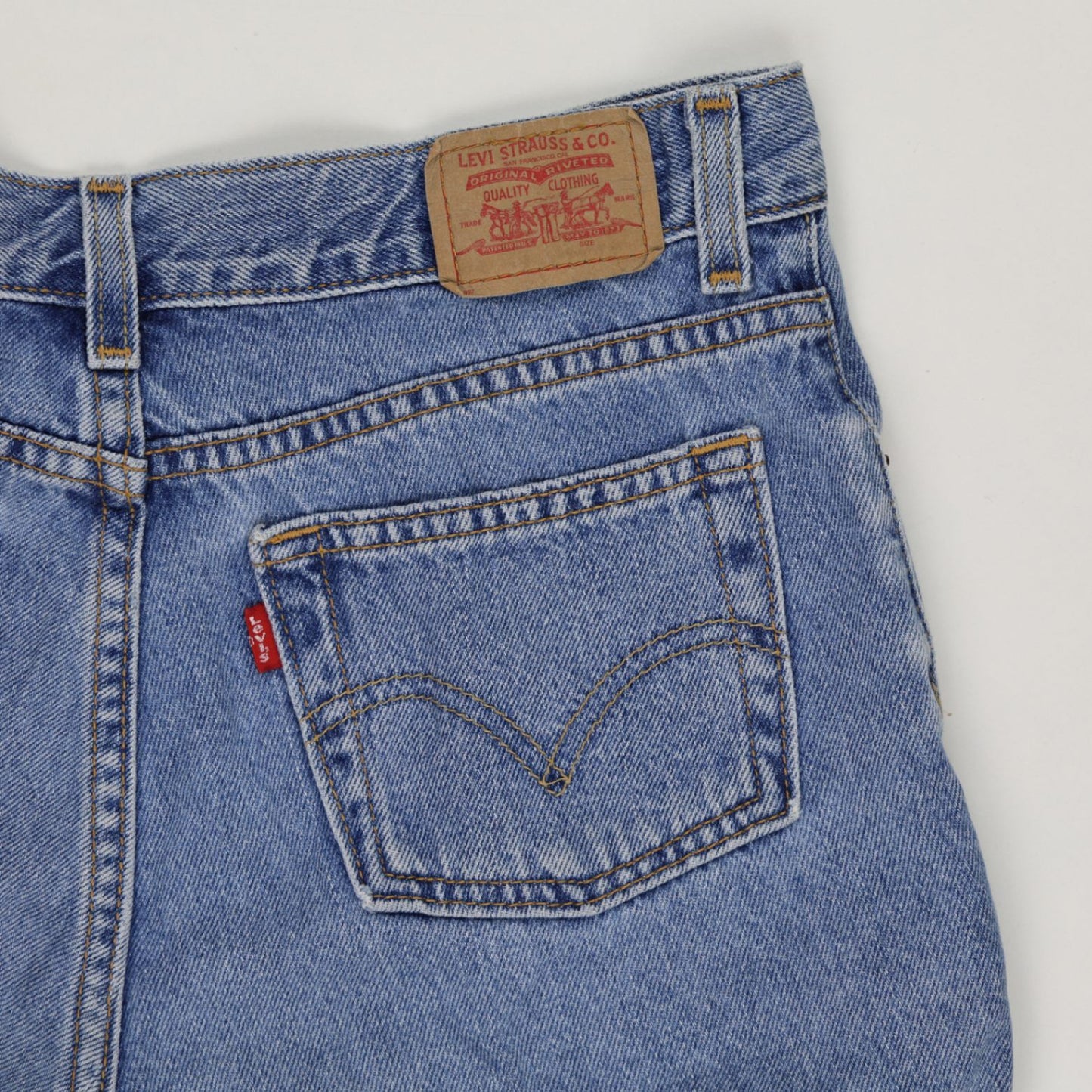 Levi's 550 Relaxed Fit Vintage Blue Denim Shorts 16.5 Inch Waist 100 Percent Cotton