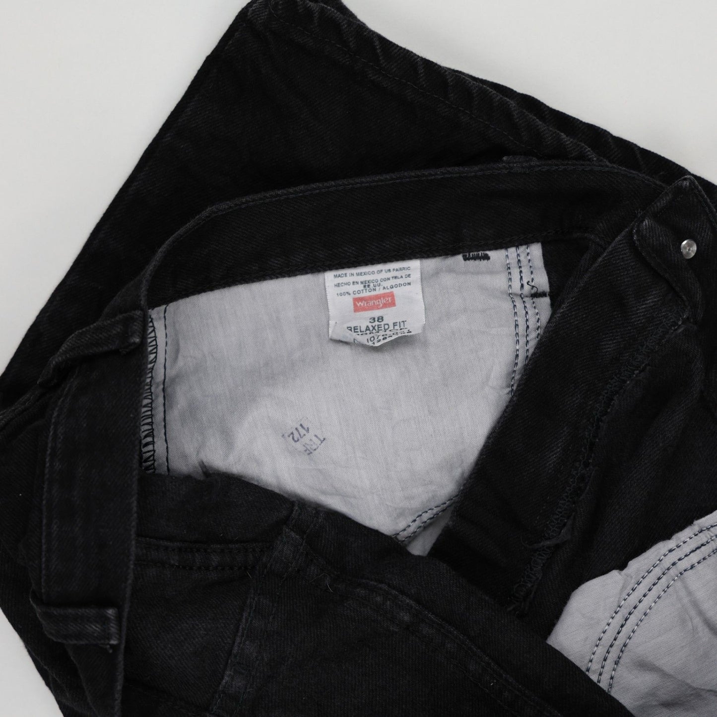 Wrangler Black Relaxed Fit Shorts 38 in 100 Percent Cotton
