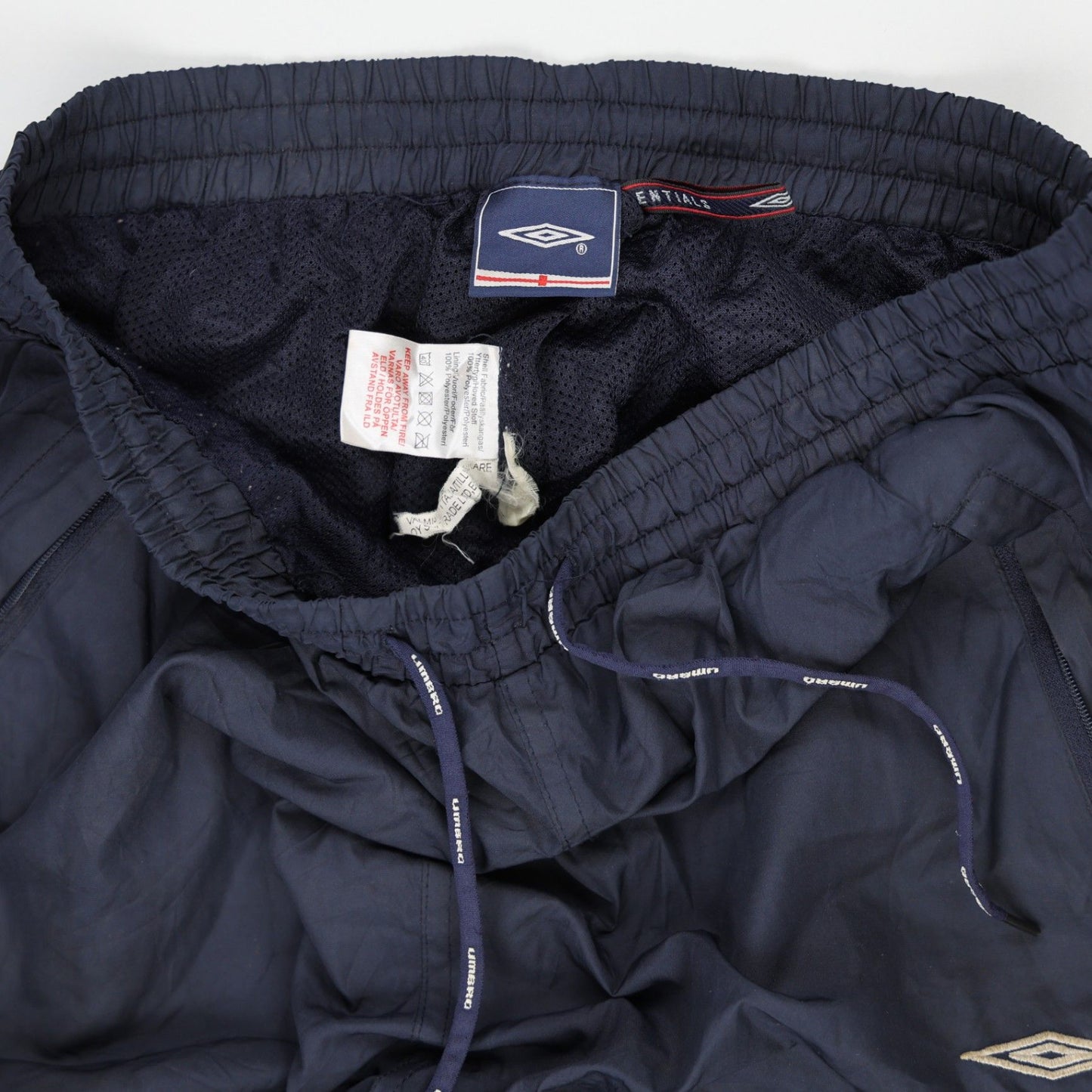 Umbro Navy Blue Track Bottoms Men's Large 78cm Inseam Nylon Trousers