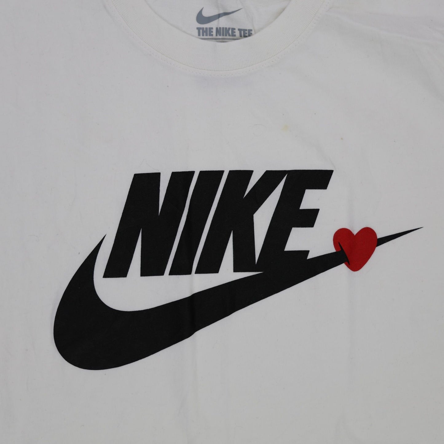 Nike White Graphic Tee XL Cotton Crew Neck with Heart Accent