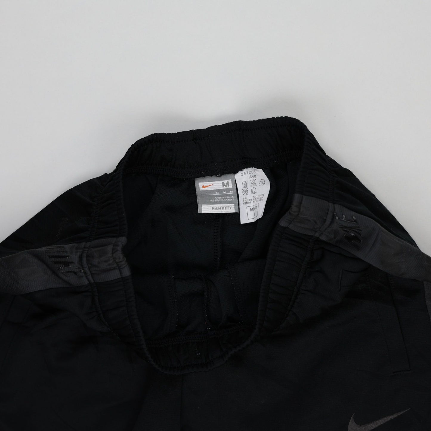 Nike Black Track Pants Men's Size M Vintage Polyester 76 cm Inseam 38 cm Waist