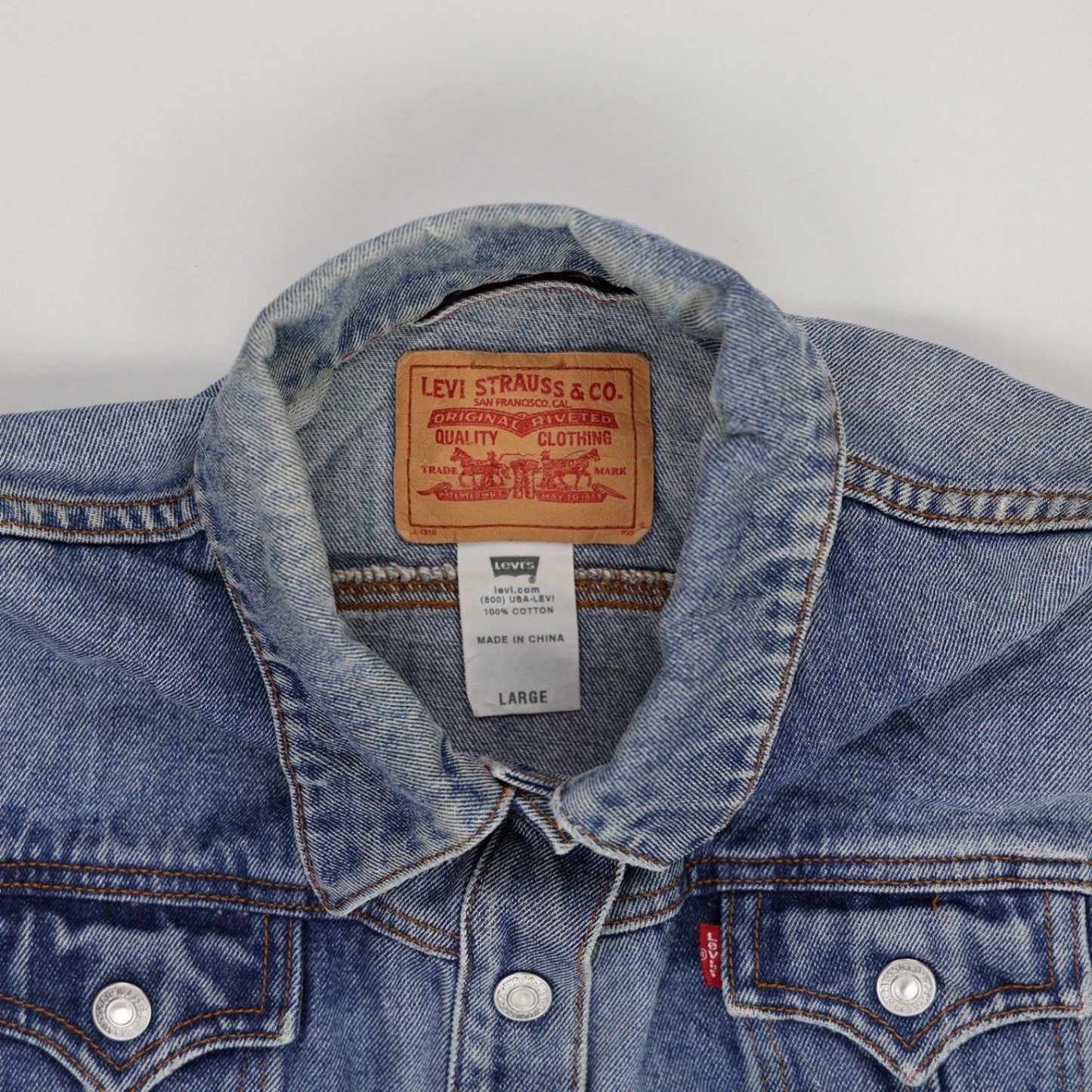 Levi's Large Vintage Inspired Blue Denim Jacket 100% Cotton Collared