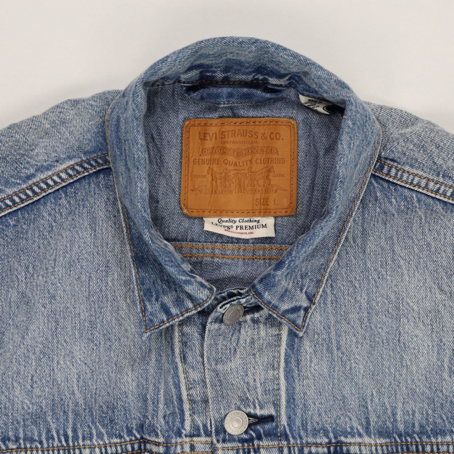 Levi's Vintage Blue Denim Jacket Size Large Cotton Denim Collared