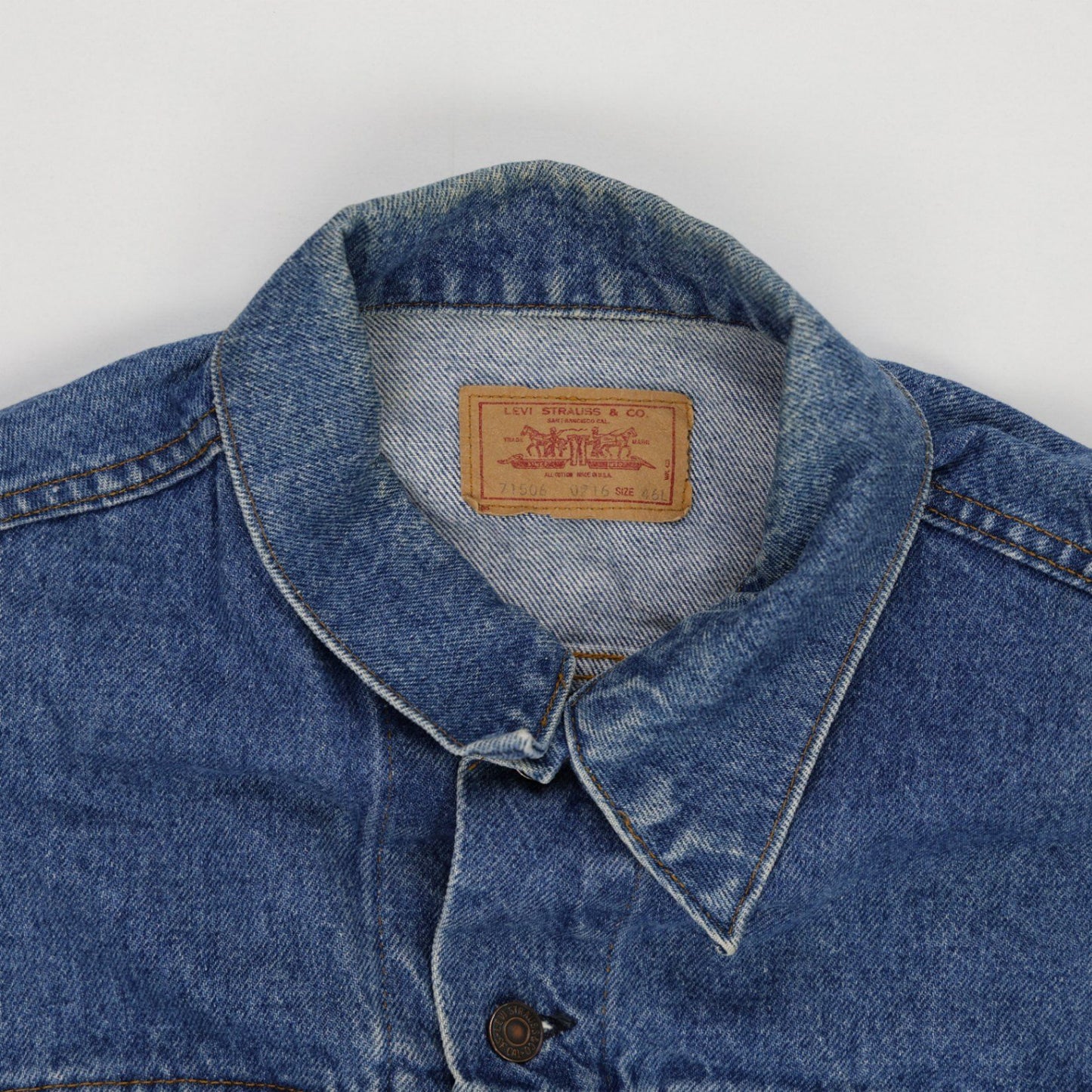 Levi's Vintage Blue Denim Trucker Jacket Size 44 Large Cotton