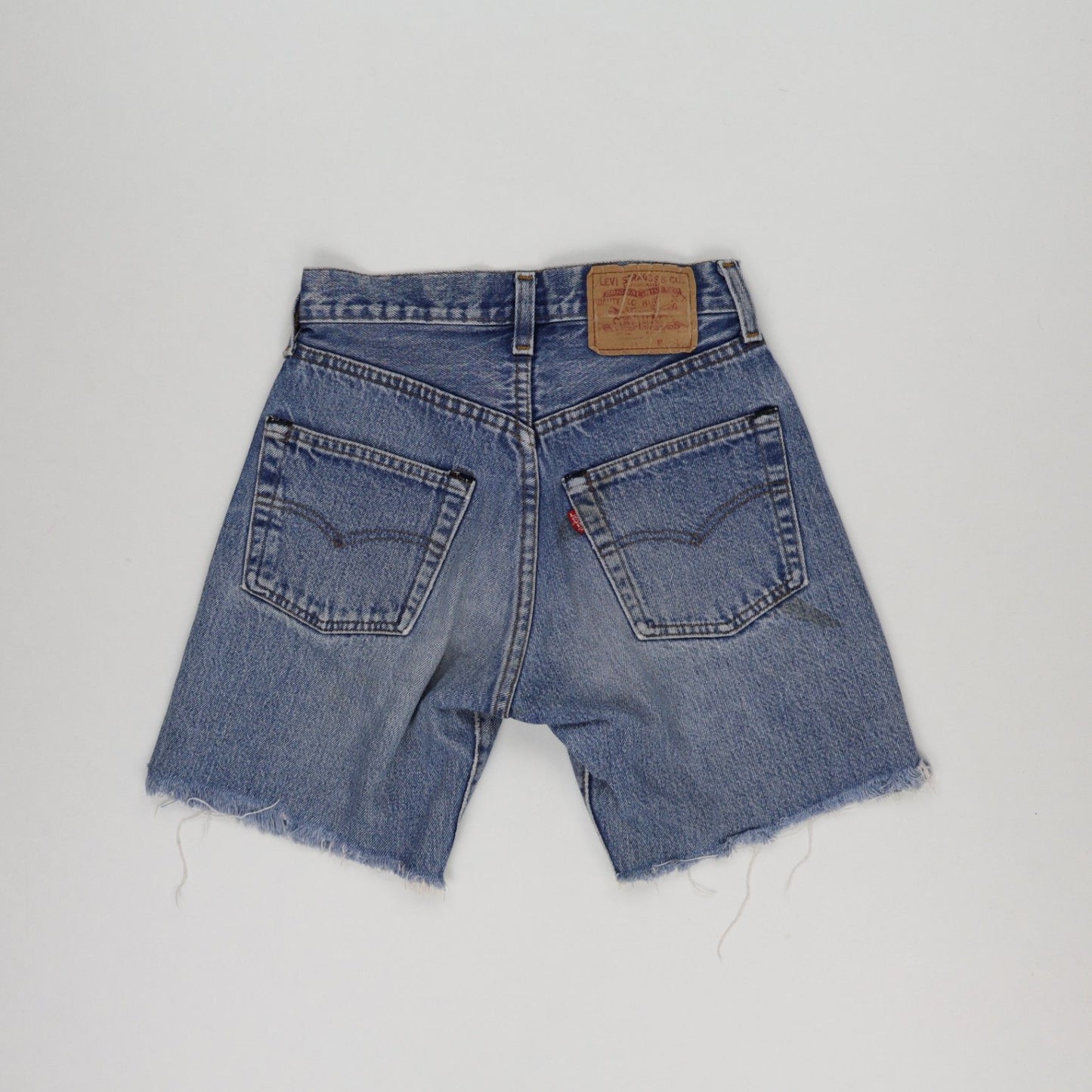 Levi's Vintage Distressed Blue Denim Cut Off Shorts Women's Medium 30in Waist 20cm Inseam Cotton