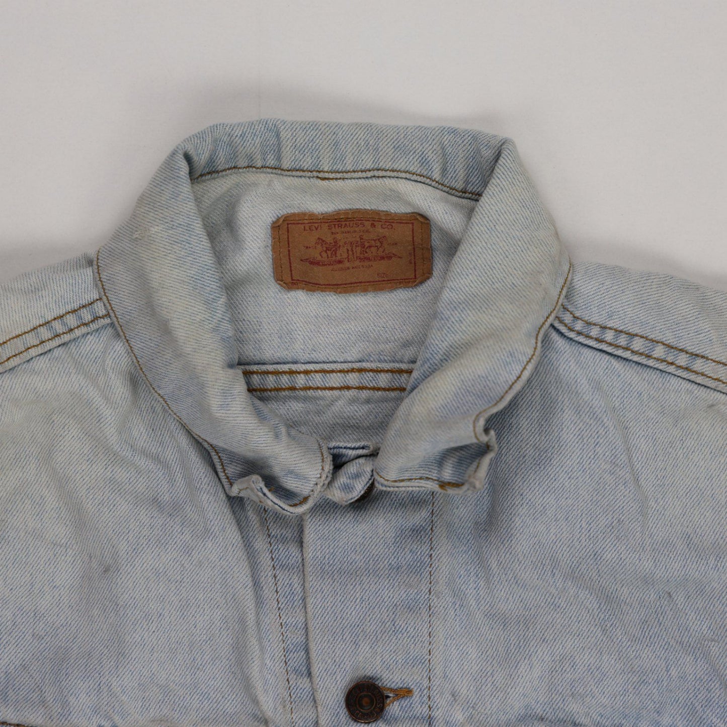 Levi's Vintage Light Blue Denim Trucker Jacket Men's Size M Cotton