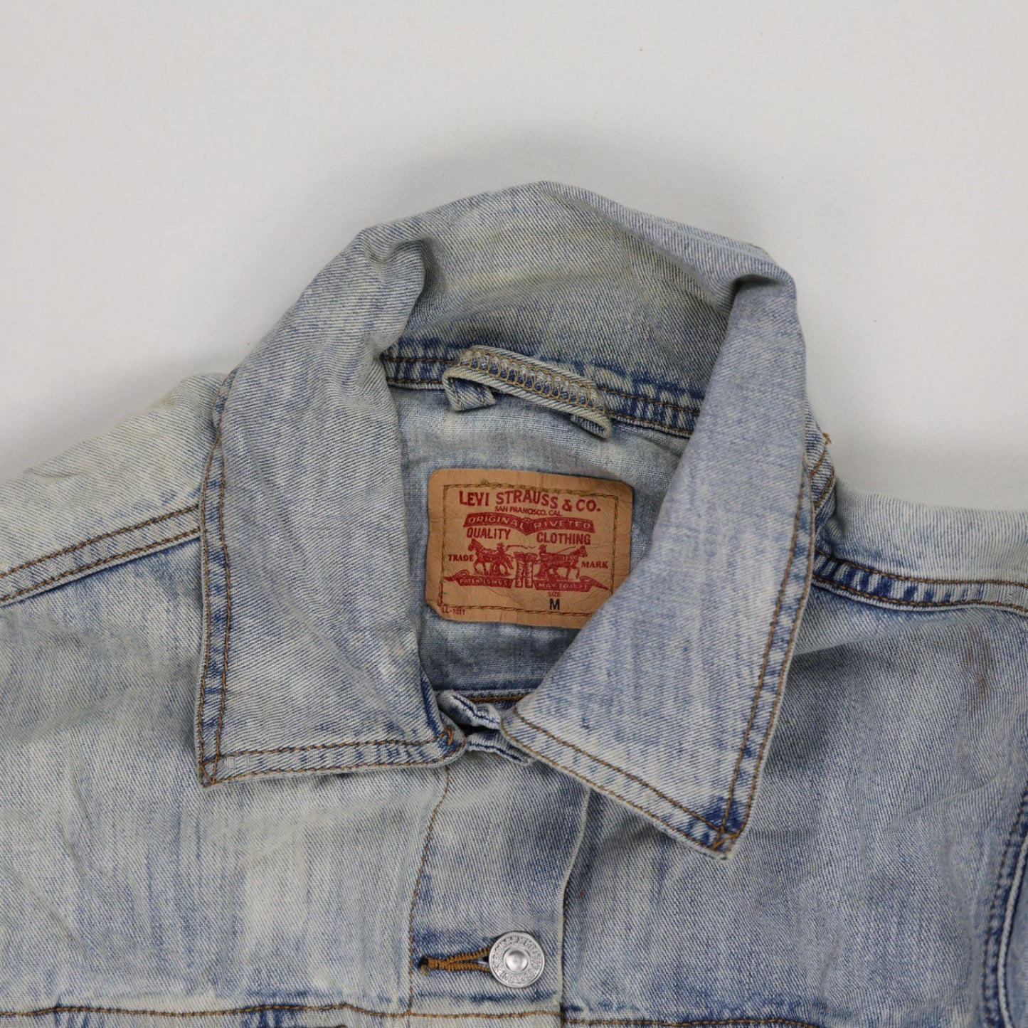 Levi's Vintage Light Blue Denim Trucker Jacket Men's Medium 100% Cotton Collared