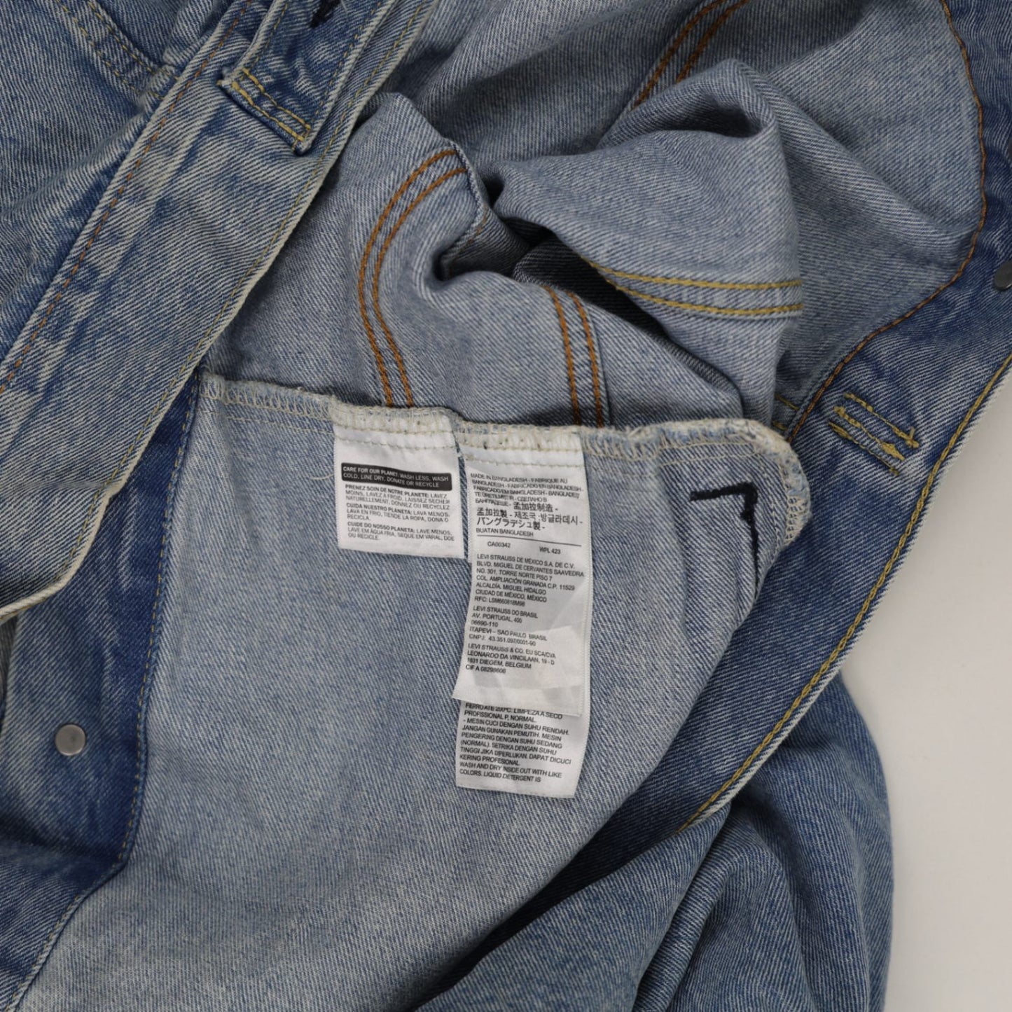 Levi's XXL Light Blue Vintage Denim Trucker Jacket 100% Cotton Collared