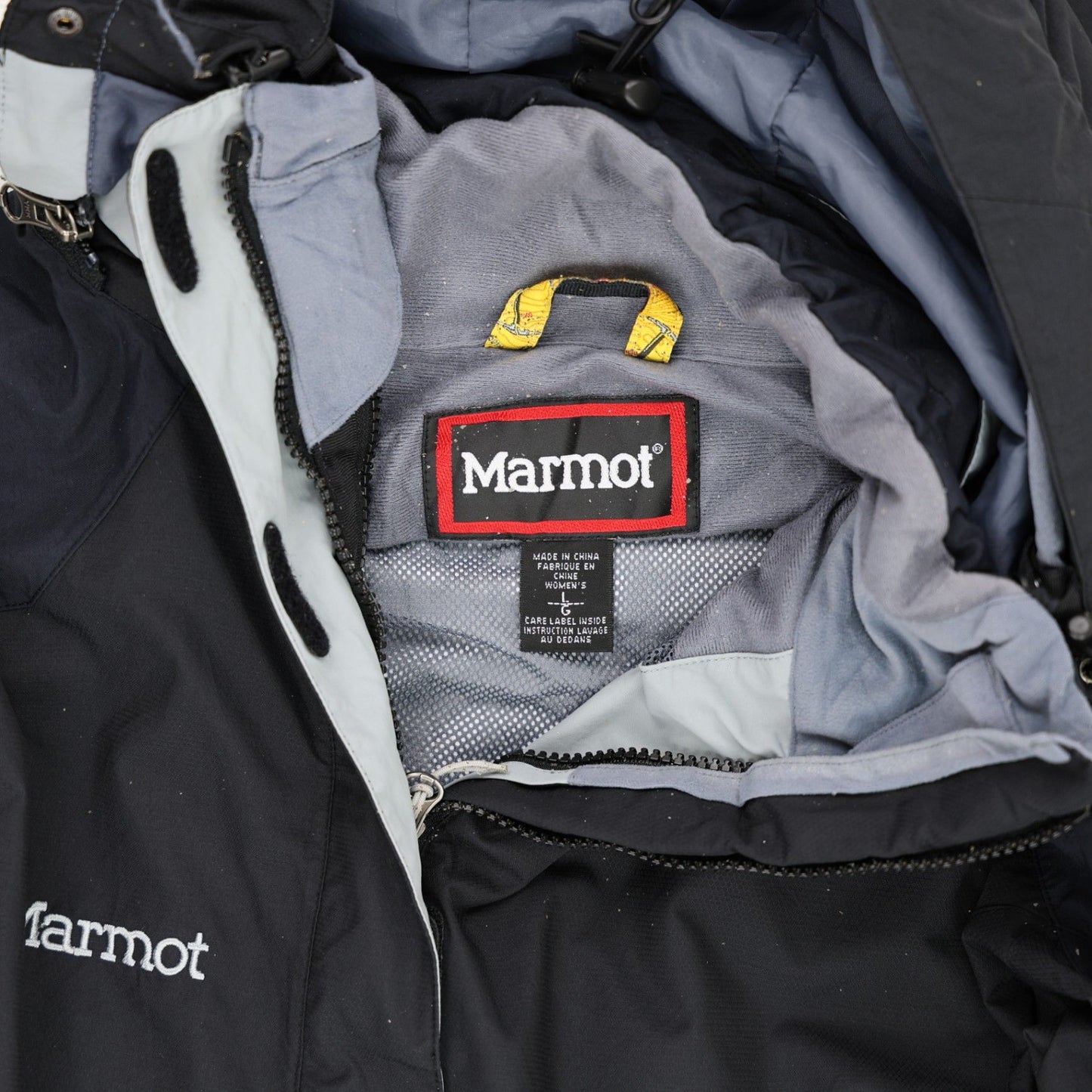Marmot Black Hooded Outdoor Coat Women Size L Nylon Blend Very Good