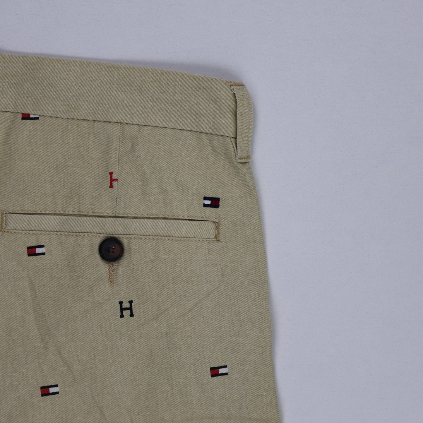 Tommy Hilfiger Khaki Smart Casual Shorts 32 Inch Waist 9 Inch Inseam Cotton